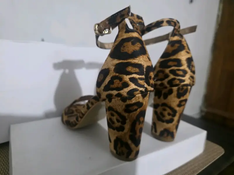 Sandalias de tacón alto con estampado animal print - 3