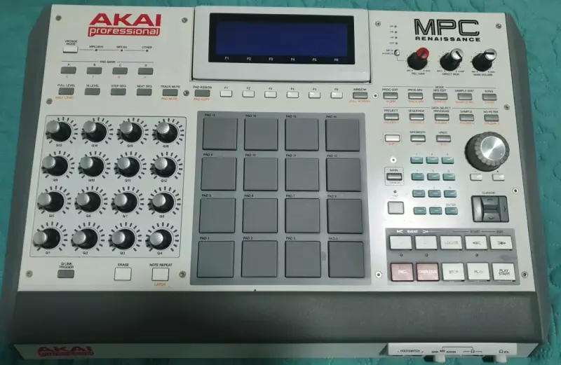 MPC akai Renaissance con Pads y Controles - 2