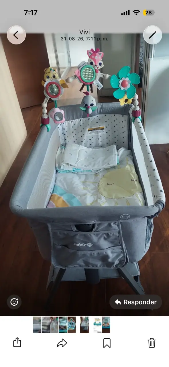 Cuna colecho para bebé con móvil de juguetes - 2