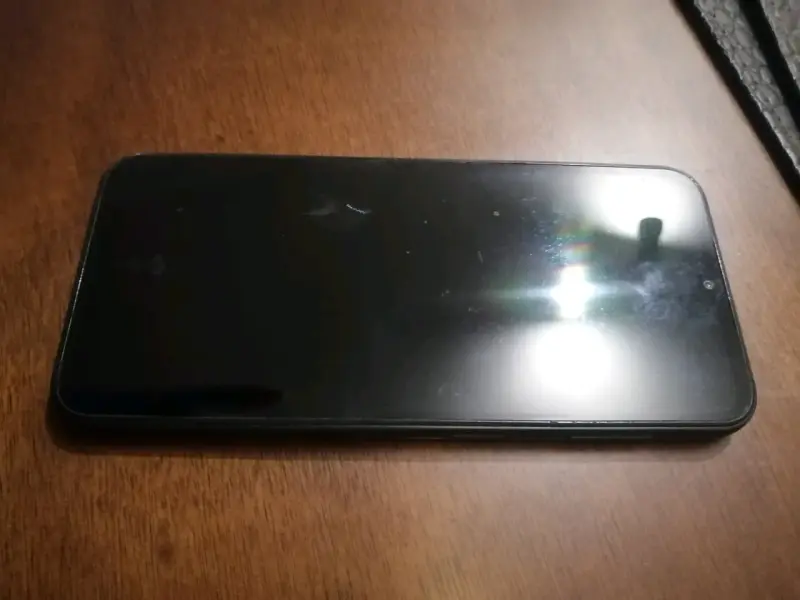 Smartphone Samsung con triple cámara trasera - 2