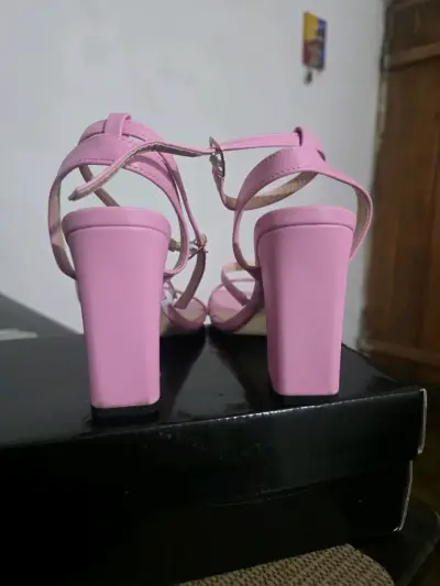 Sandalias de tacón alto rosadas para mujer - miniatura 1