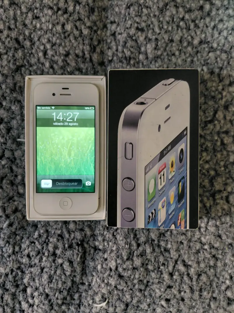 iPhone 4 8GB Blanco en Buen Estado - 1