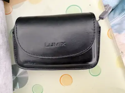 Cámara Panasonic Lumix con cargador y estuche - miniatura 2