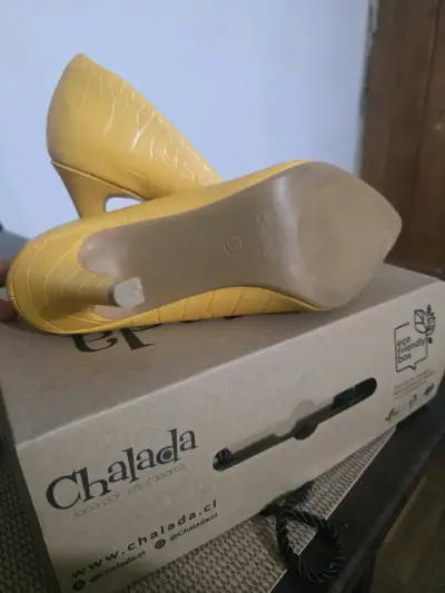 Zapatos de tacón amarillo Chalada - miniatura 3