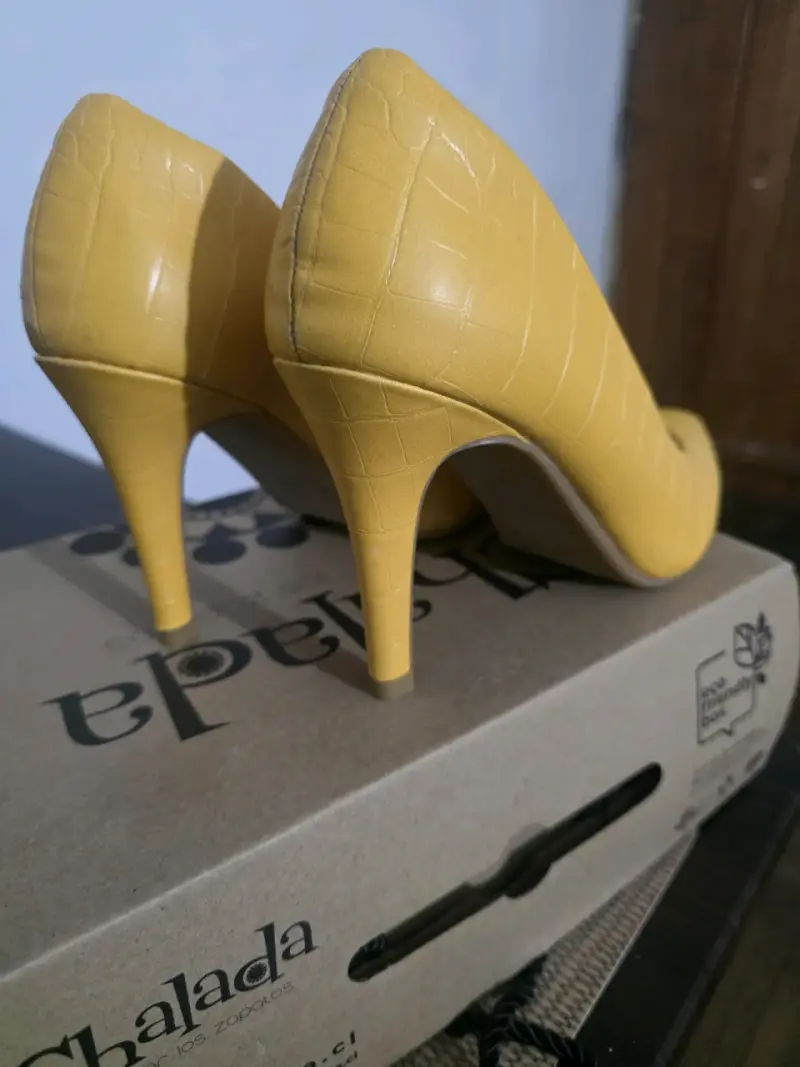 Zapatos de tacón amarillo Chalada - 4