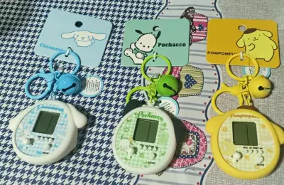 Mini consolas Sanrio Originales - miniatura 1