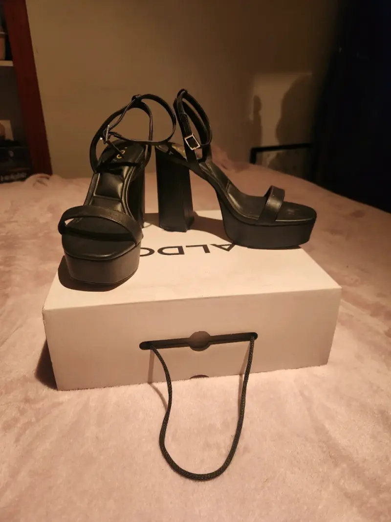Sandalias de tacón alto negras Aldo - 1