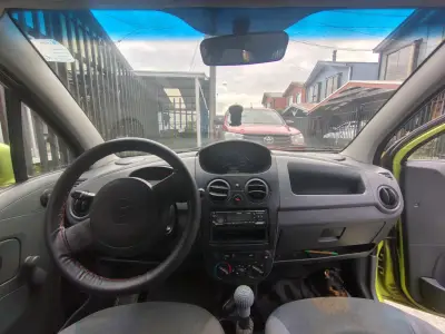 Auto Chevrolet verde en buen estado - miniatura 4