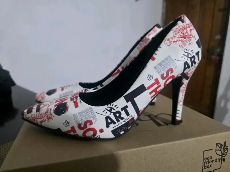 Tacones de diseño gráfico en blanco y negro - 2