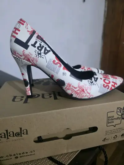 Tacones de diseño gráfico en blanco y negro - miniatura 5