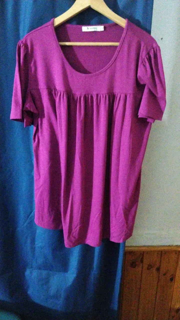 Blusa morada de mujer con diseño suelto