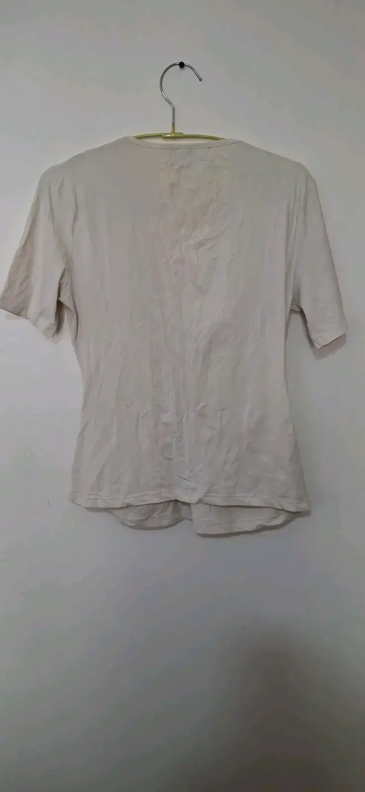 Blusa blanca manga corta con detalle metálico - 2