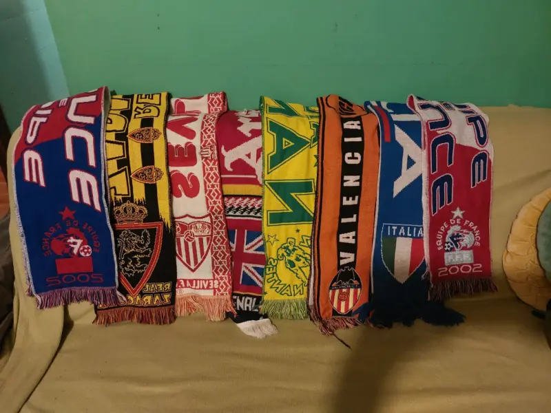 Colección de bufandas de equipos de fútbol europeos - 1