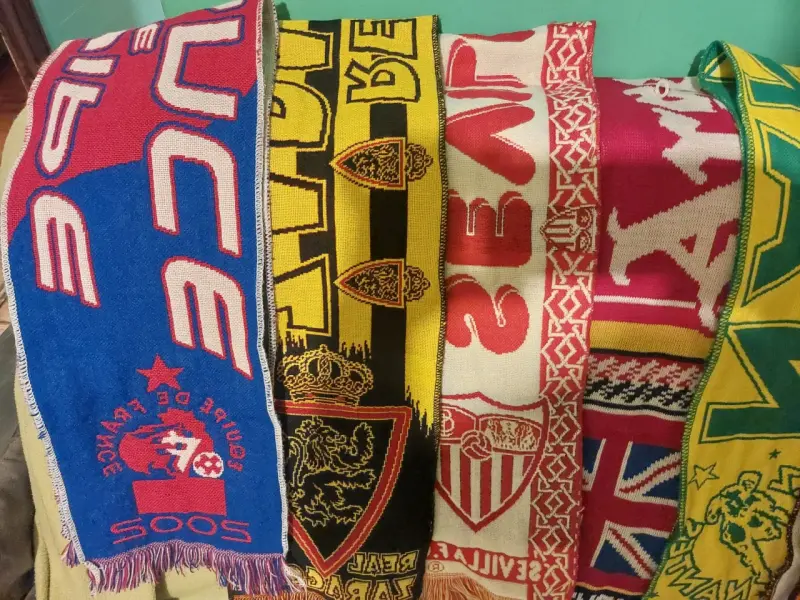 Colección de bufandas de equipos de fútbol europeos - 3
