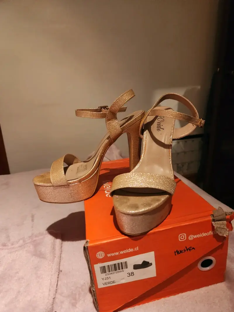 Sandalias de tacón doradas glitter Weide talla 37