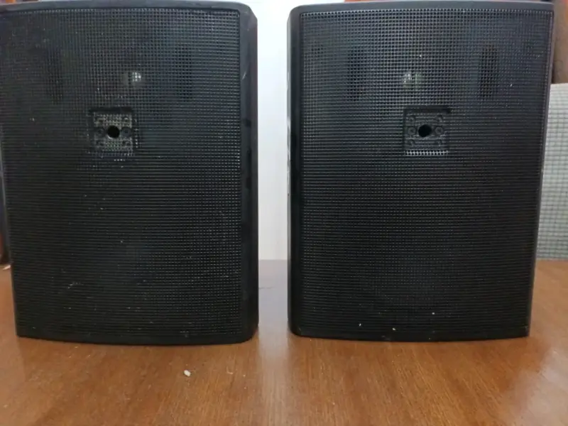 Parlantes LG control 25 para exterior e interior - 2