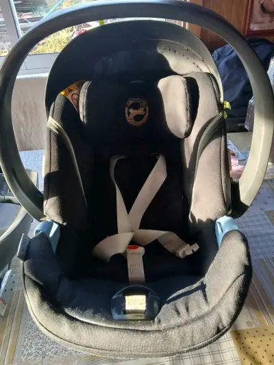 Silla de Auto para Bebé con Base - miniatura 3