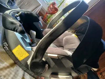 Silla de Auto para Bebé con Base - miniatura 4