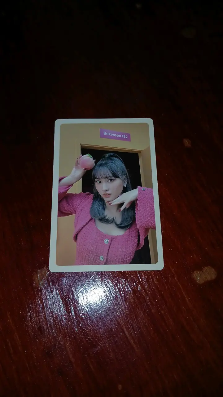Photocard de momo twice album preventa Between 1&2