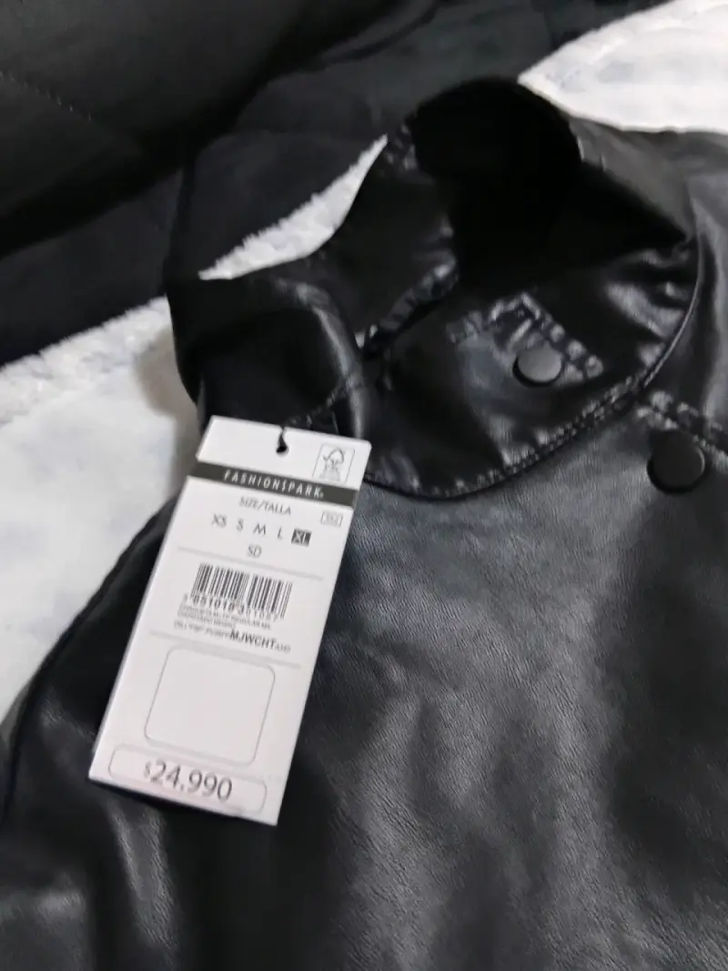 Chaqueta de cuero sintético negra para mujer - 2