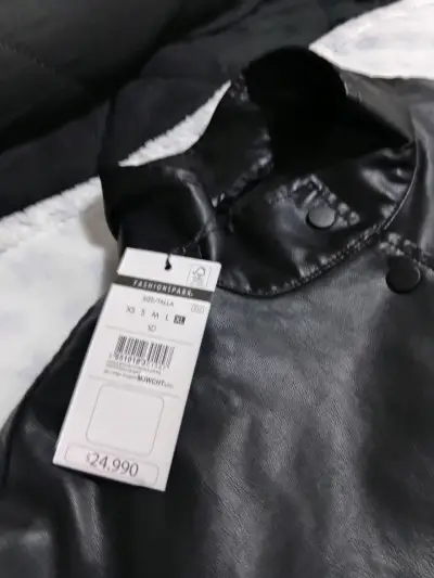 Chaqueta de cuero sintético negra para mujer - miniatura 2