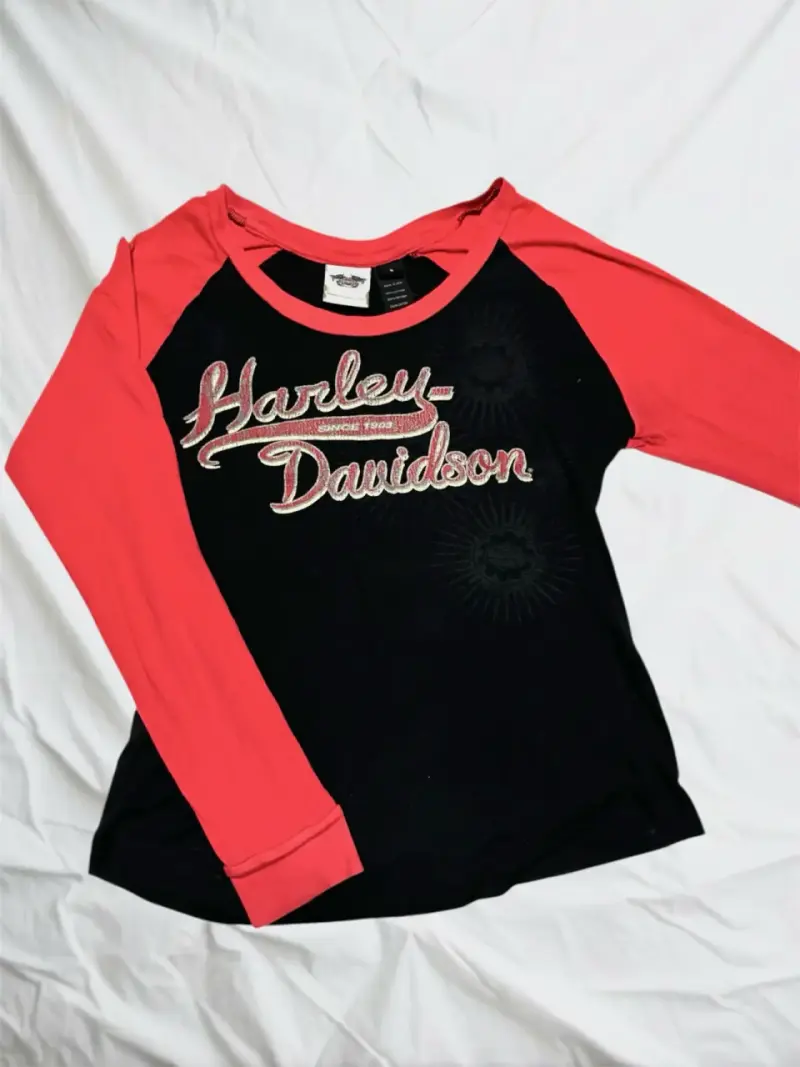 Polera Harley-Davidson manga larga roja y negra