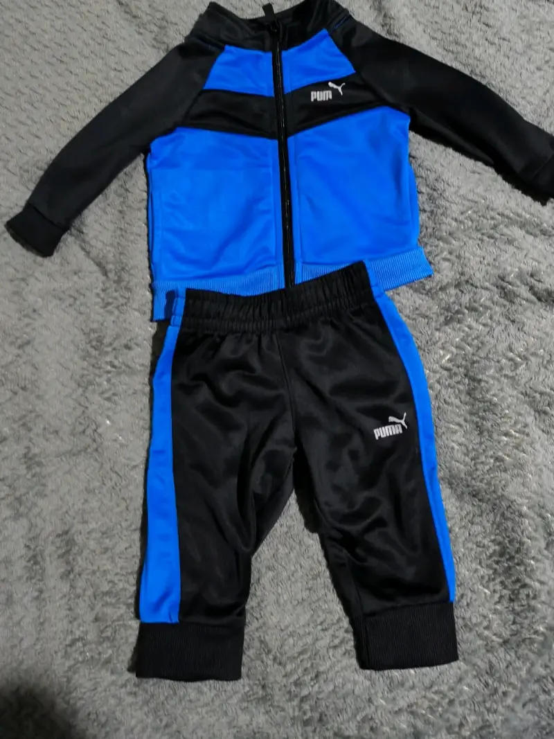 Conjunto deportivo infantil Puma azul y negro