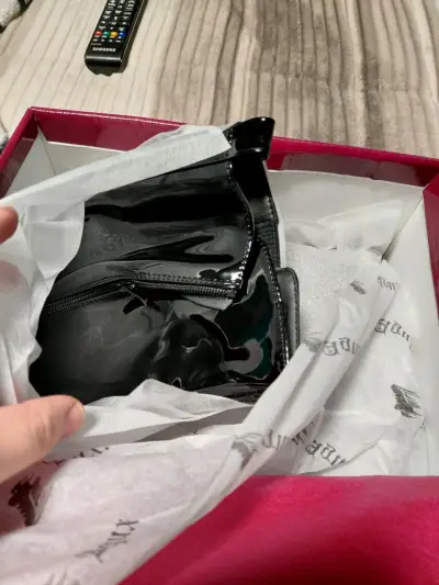 Botas de charol negras con tacón alto para mujer - miniatura 5