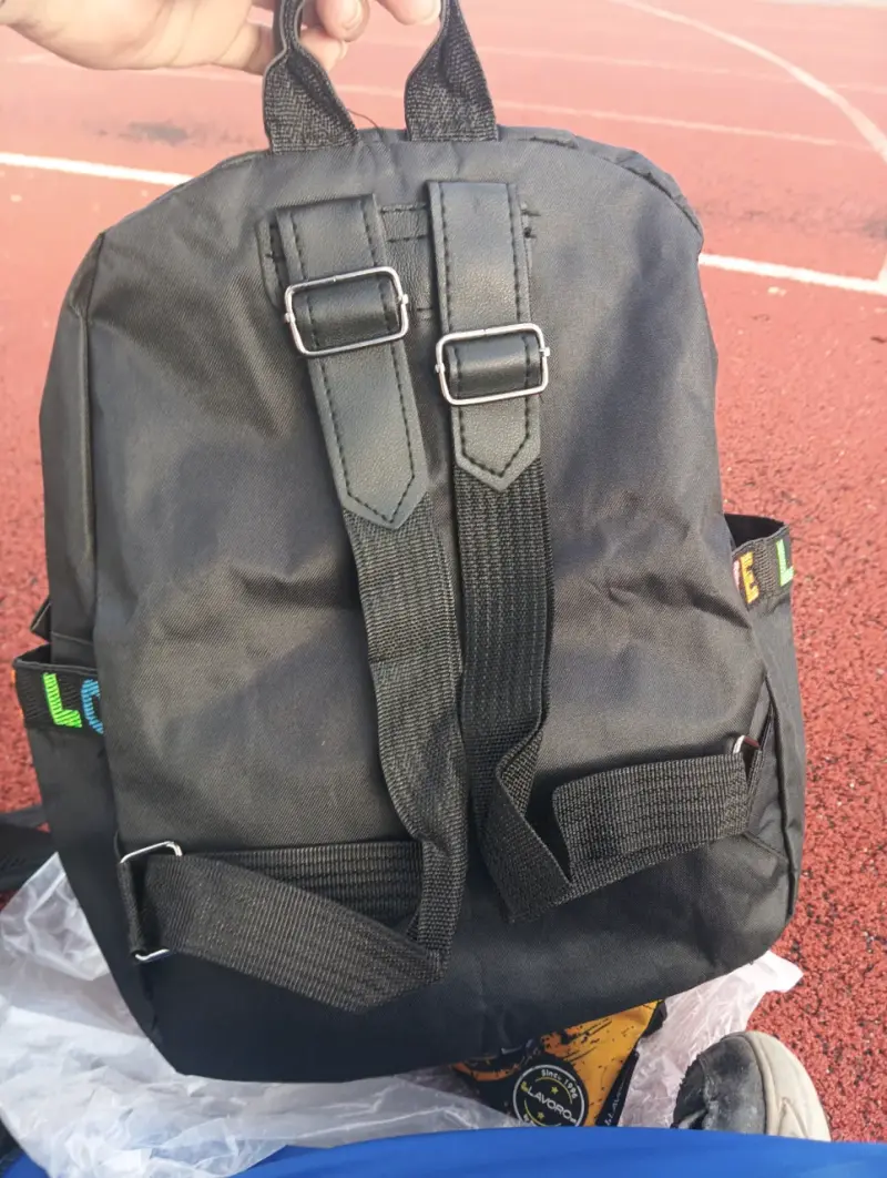 Mochila negra con diseño LOVE - 2