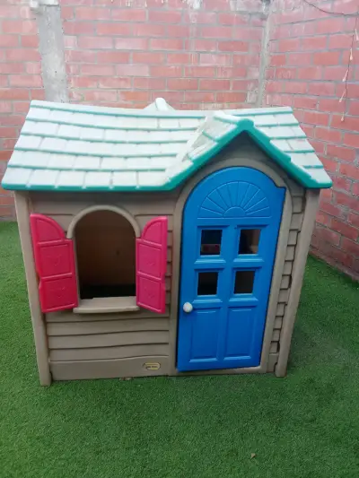 Casita de Juego Infantil de Plástico para Exterior - miniatura 1
