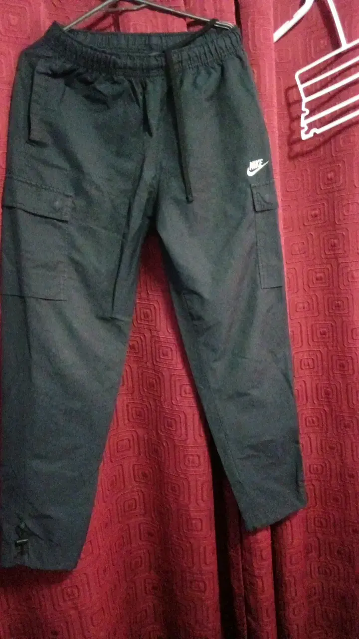 Pantalones deportivos negros Nike con bolsillos - 2