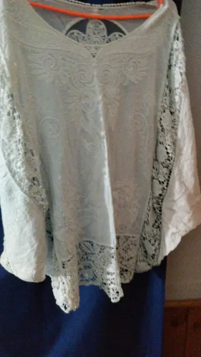 Blusa de encaje blanca para mujer - miniatura 1