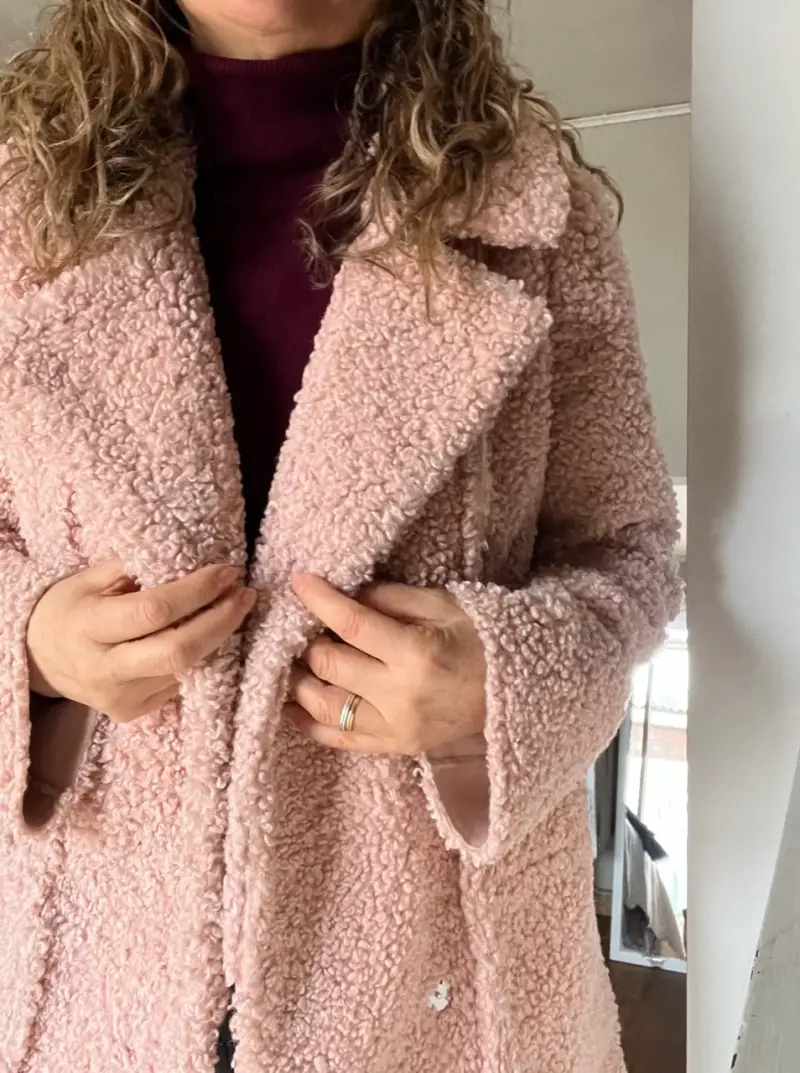 Abrigo estilo corderito rosa para mujer - 1
