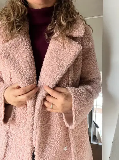 Abrigo estilo corderito  rosa para mujer - miniatura 1