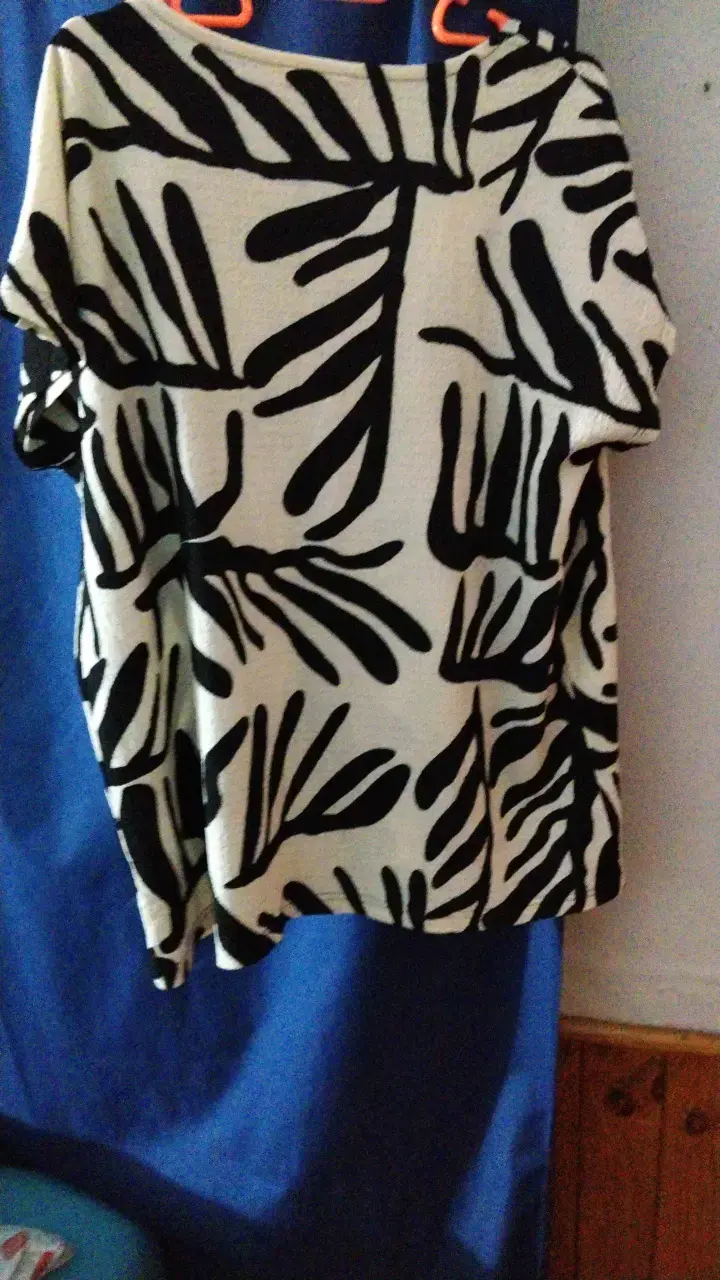 Blusa estampada blanco y negro Vairez - 2