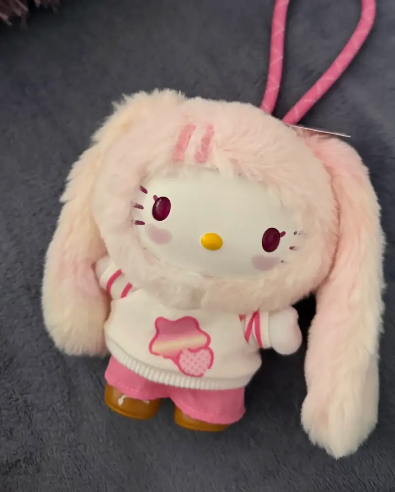 Peluche Hello Kitty con orejas de conejo rosa