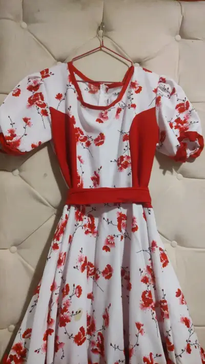 Vestido floral rojo y blanco con volantes - miniatura 3