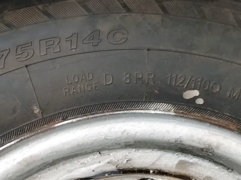 Neumáticos 215/75R14C con llantas usadas - 1