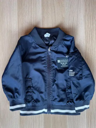 Chaqueta bomber azul para niño con detalles - miniatura 1