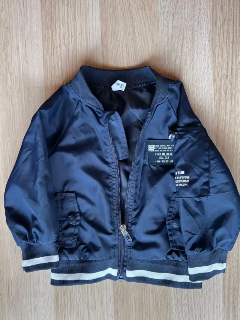 Chaqueta bomber azul para niño con detalles - 3
