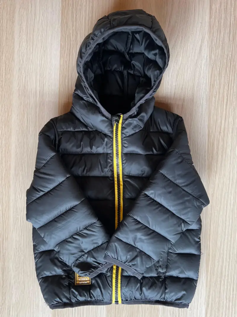 Chaqueta acolchada negra para niño con capucha - 2