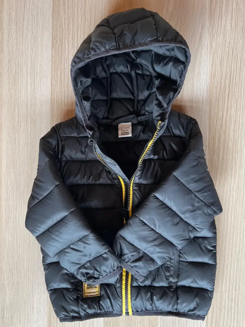 Chaqueta acolchada negra para niño con capucha - 3