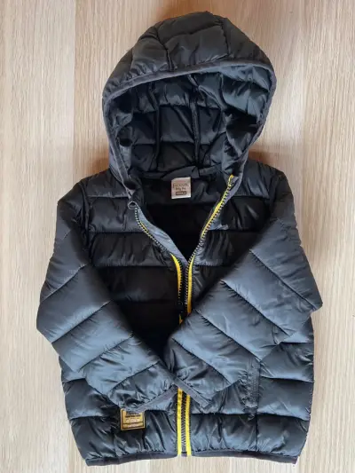 Chaqueta acolchada negra para niño con capucha - miniatura 3