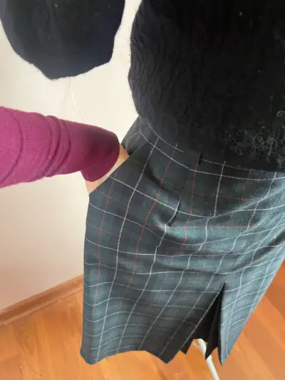 Falda a cuadros con abertura frontal - miniatura 2