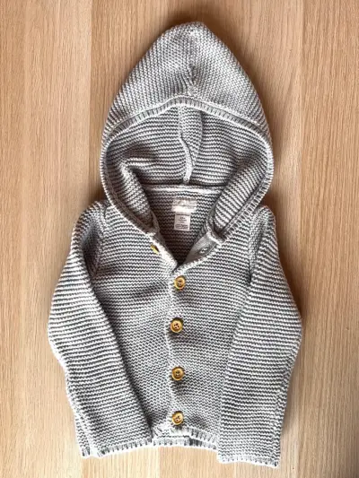 Cárdigan de bebé gris con capucha y botones - miniatura 1