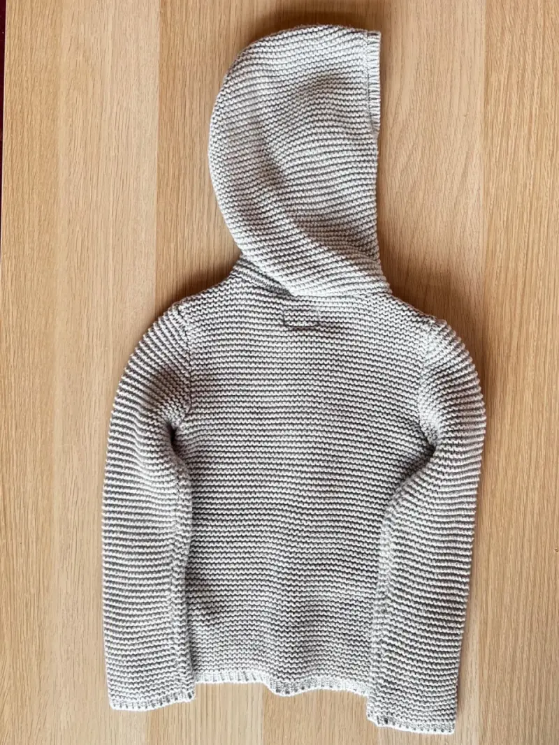 Cárdigan de bebé gris con capucha y botones - 3