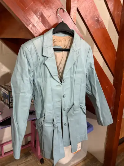 Abrigo de cuero azul claro para mujer - miniatura 1