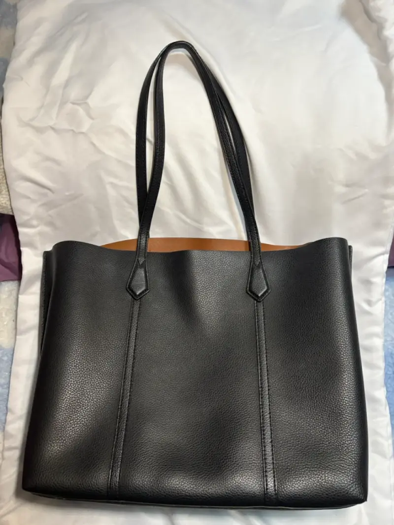 Bolso de cuero negro Tory Burch con detalle rojo - 1