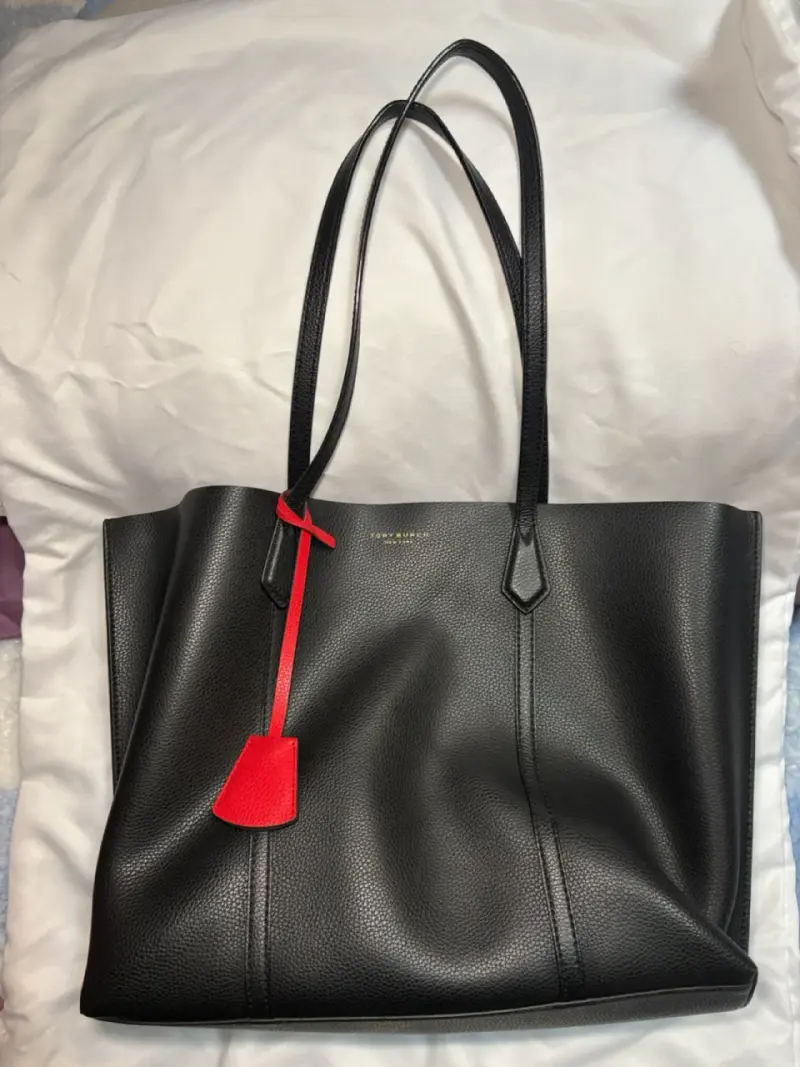 Bolso de cuero negro Tory Burch con detalle rojo - 2