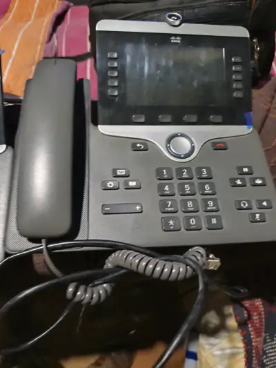 Teléfono IP Cisco CP-8845 con pantalla táctil - miniatura 2